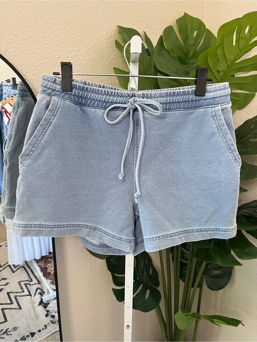 🩵 Light Wash Knit Denim Shorts Size Medium | Pull-On Stretch Lounge Shorts